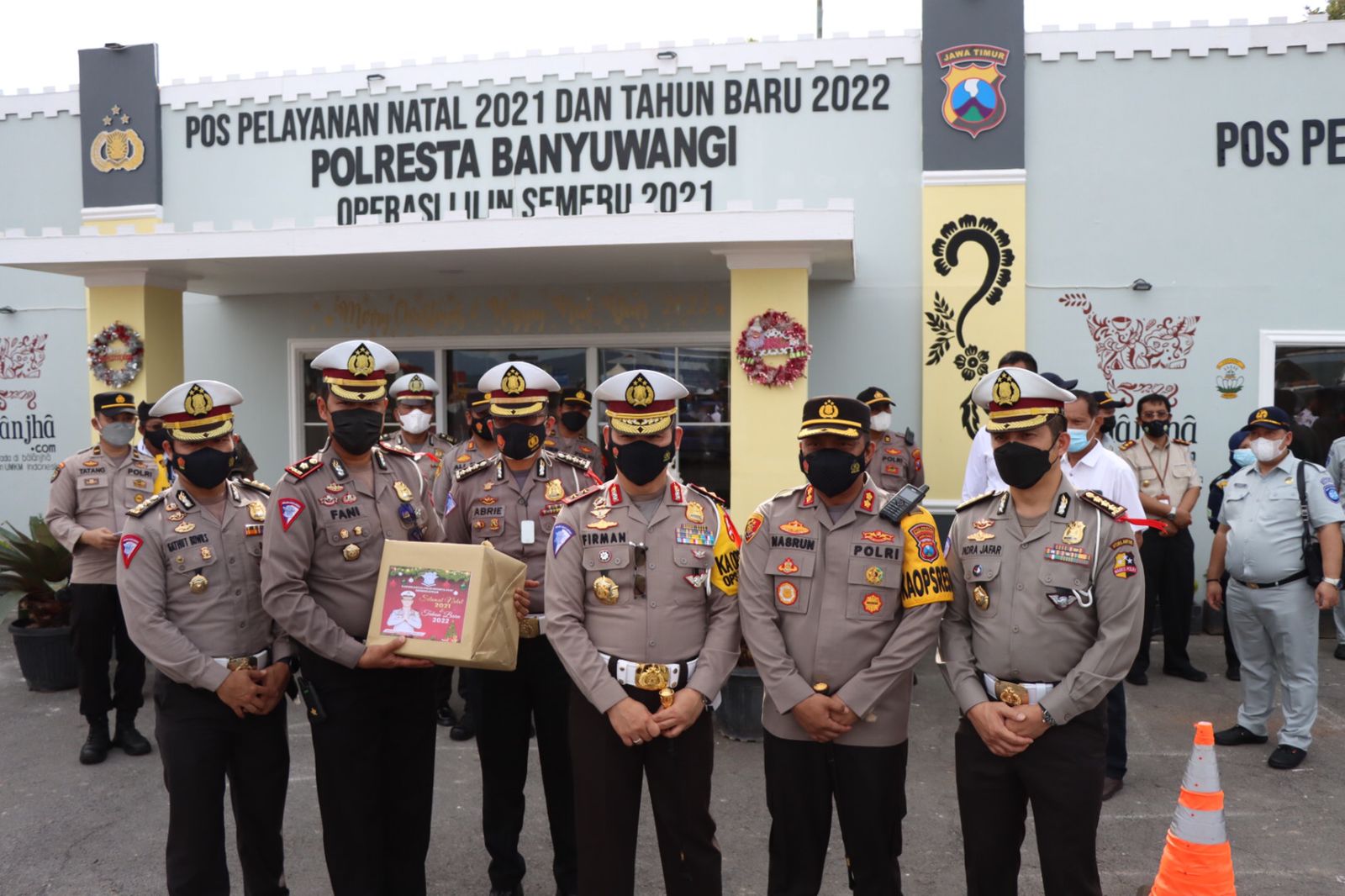 Kakorlantas Polri Pastikan Penerapan Protokol Kesehatan di Bandara Int’l Banyuwangi dan Pelabuhan Ketapang Berjalan Baik