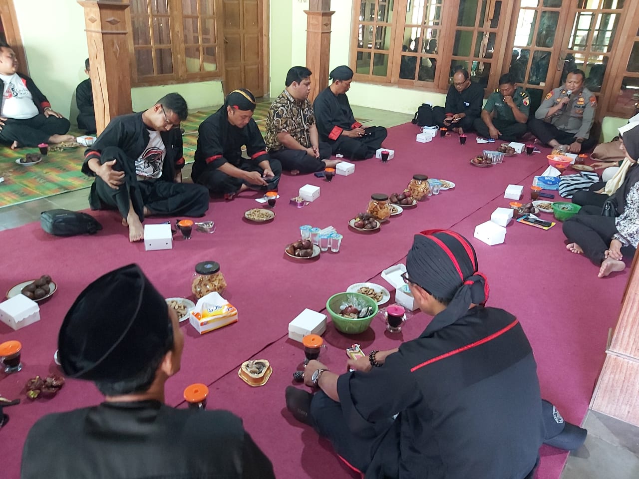 Kapolsek Mlarak Hadiri Pertemuan Forkopimka bersama (PAPDESI) para Kepala Desa dan Kepala Dinas Lintas Sektoral se-Kecamatan Mlarak