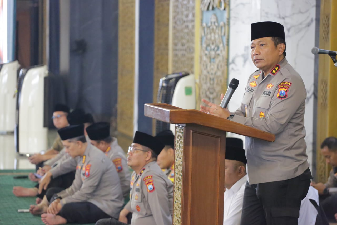 Kapolda Jatim Beri Himbauan Kamtibmas Saat Jum'at Curhat di Masjid Agung Surabaya